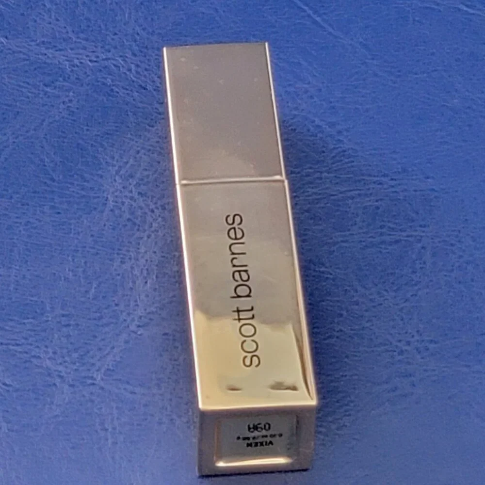 Scott Barnes Lip Gloss Shadow Lover Beautiful Gold Case NEW